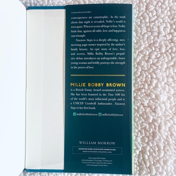 📖 NWT Millie Bobby Brown Signed "Nineteen Steps" - Hardcover with Dust Jacket - Picture 3 of 7